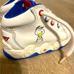 Toddlers Shoes Sneakers Peanuts Snoopy White Faux Leather High Tops Size 5